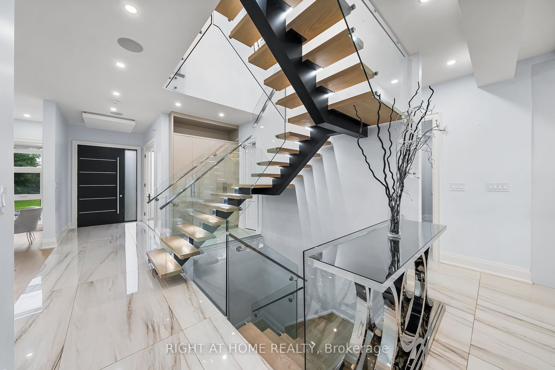 246 Edenbridge Drive