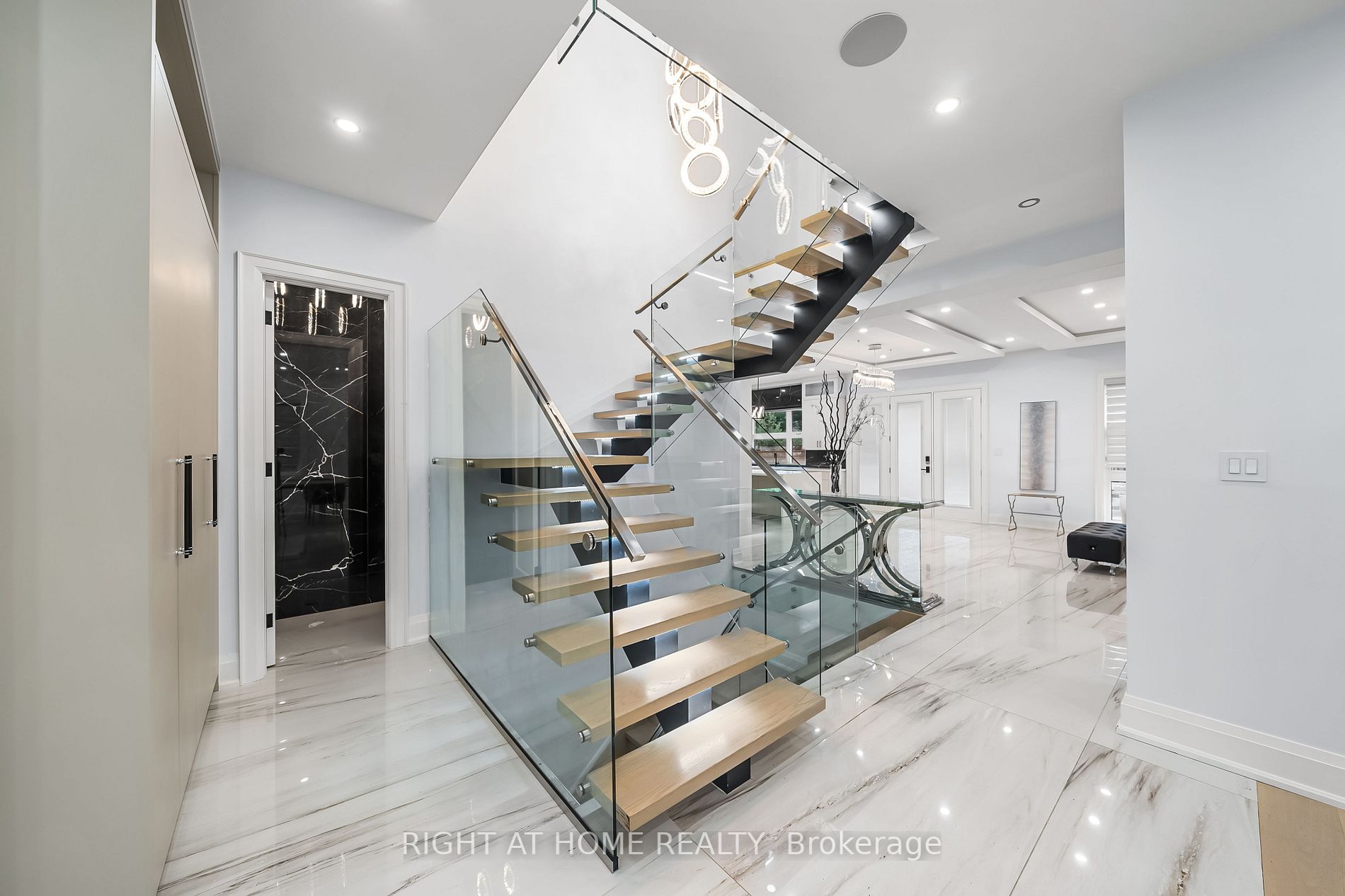 246 Edenbridge Drive