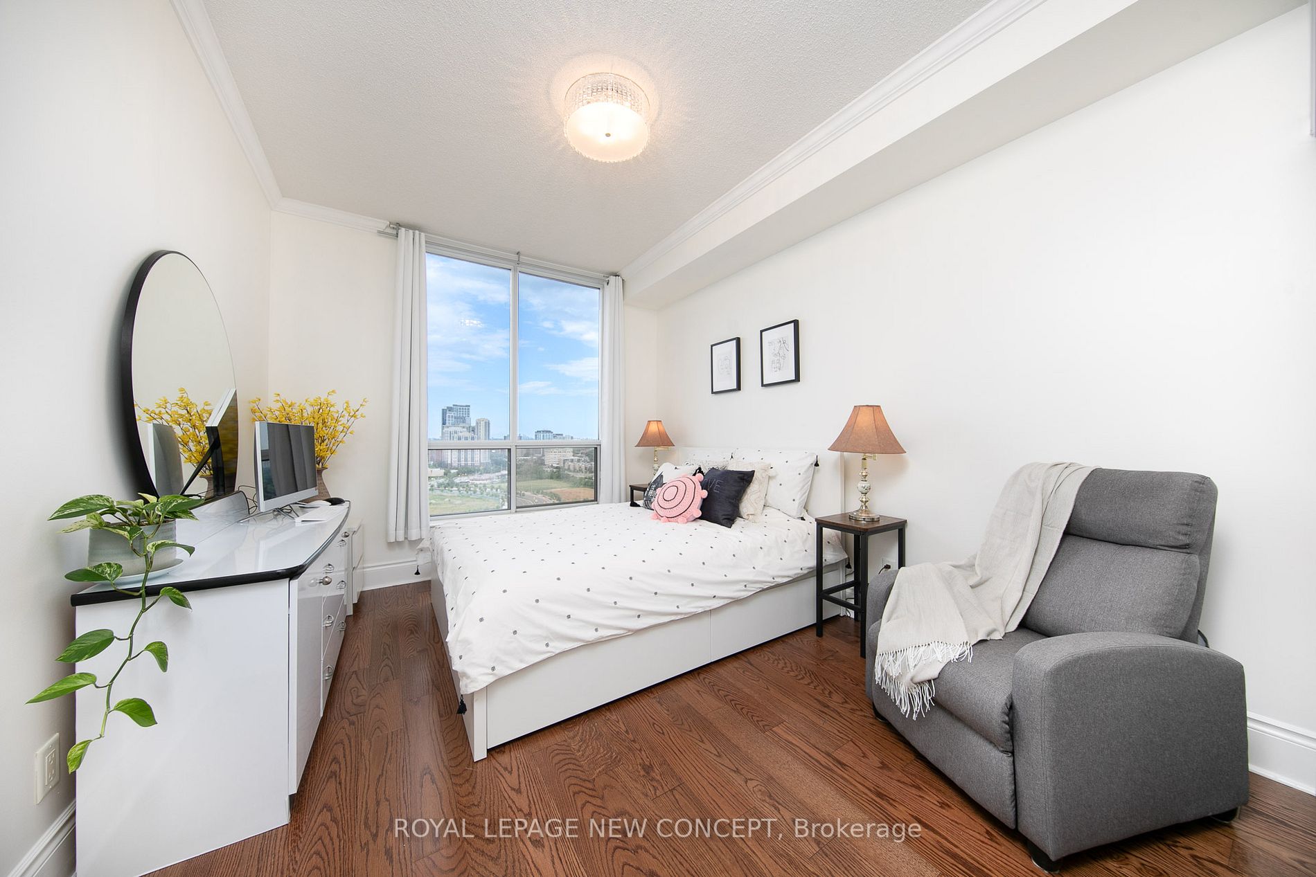 5229 Dundas St W, #1806