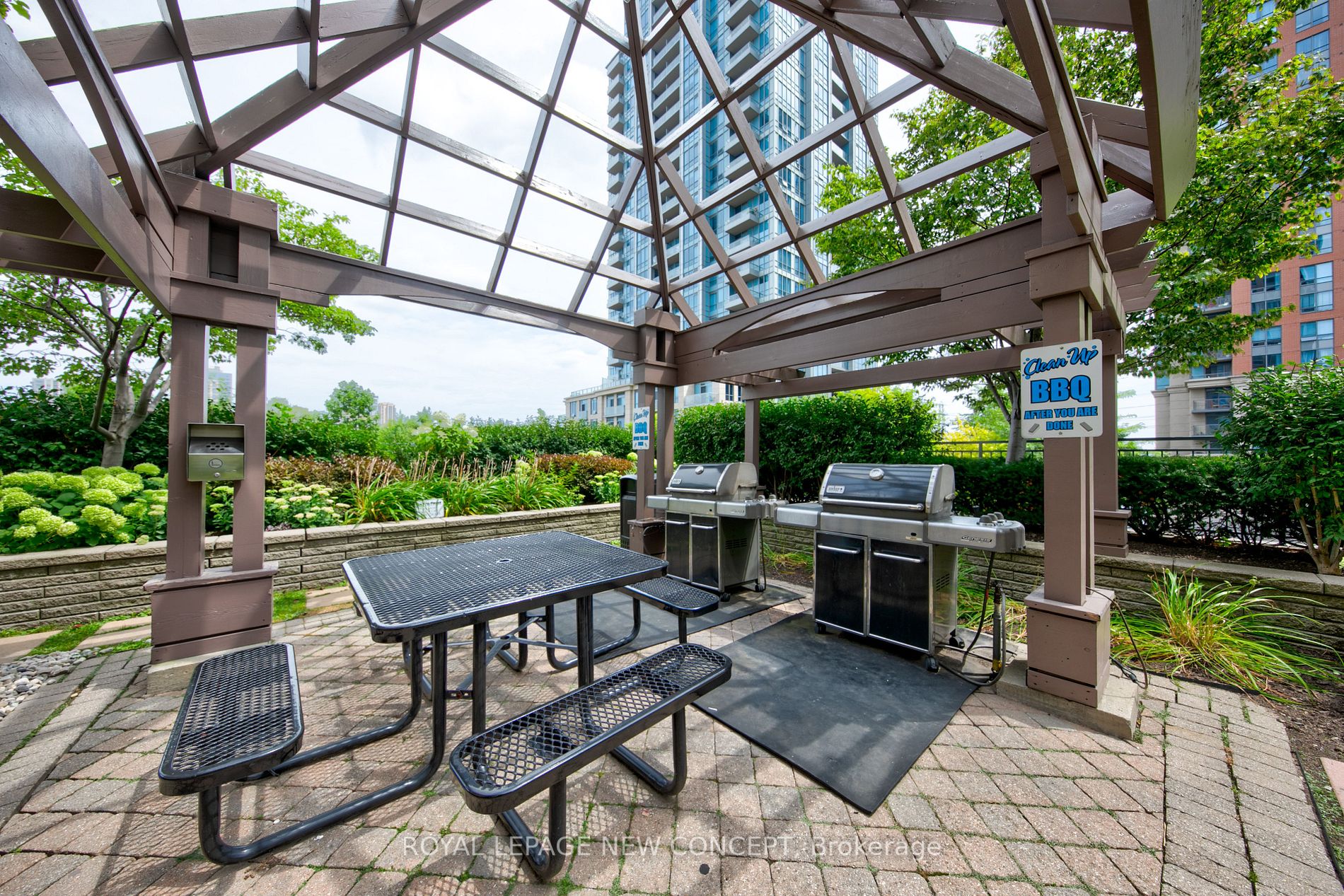 5229 Dundas St W, #1806