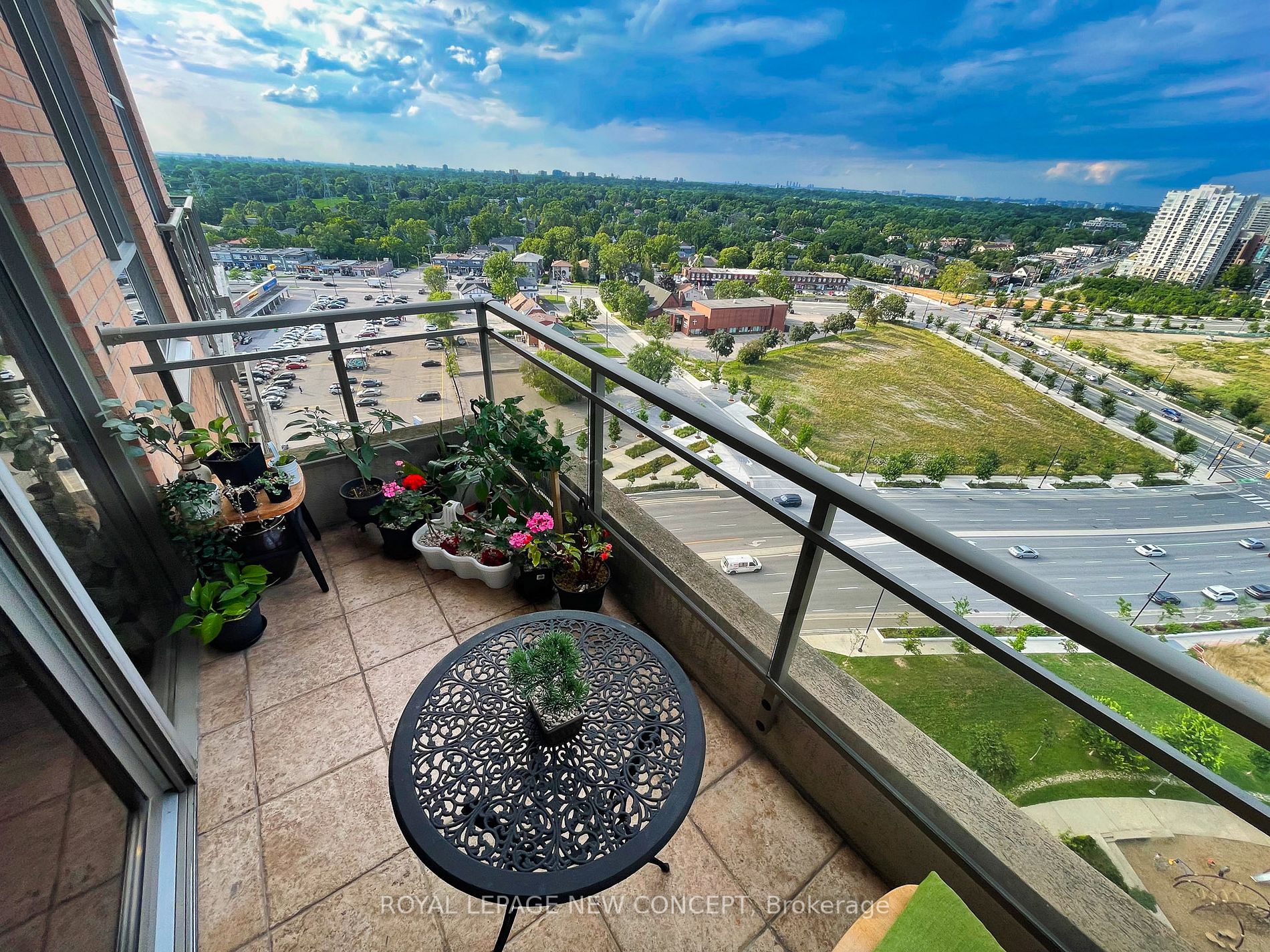 5229 Dundas St W, #1806