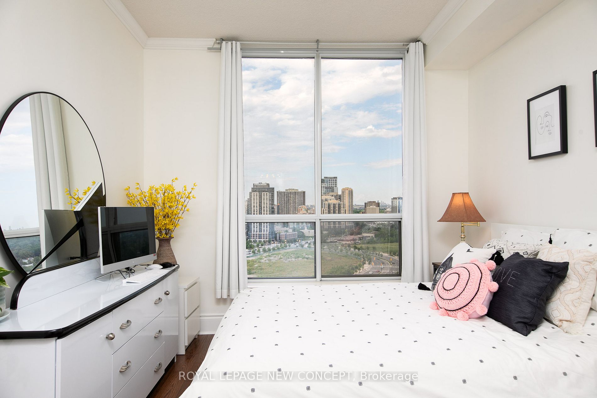 5229 Dundas St W, #1806