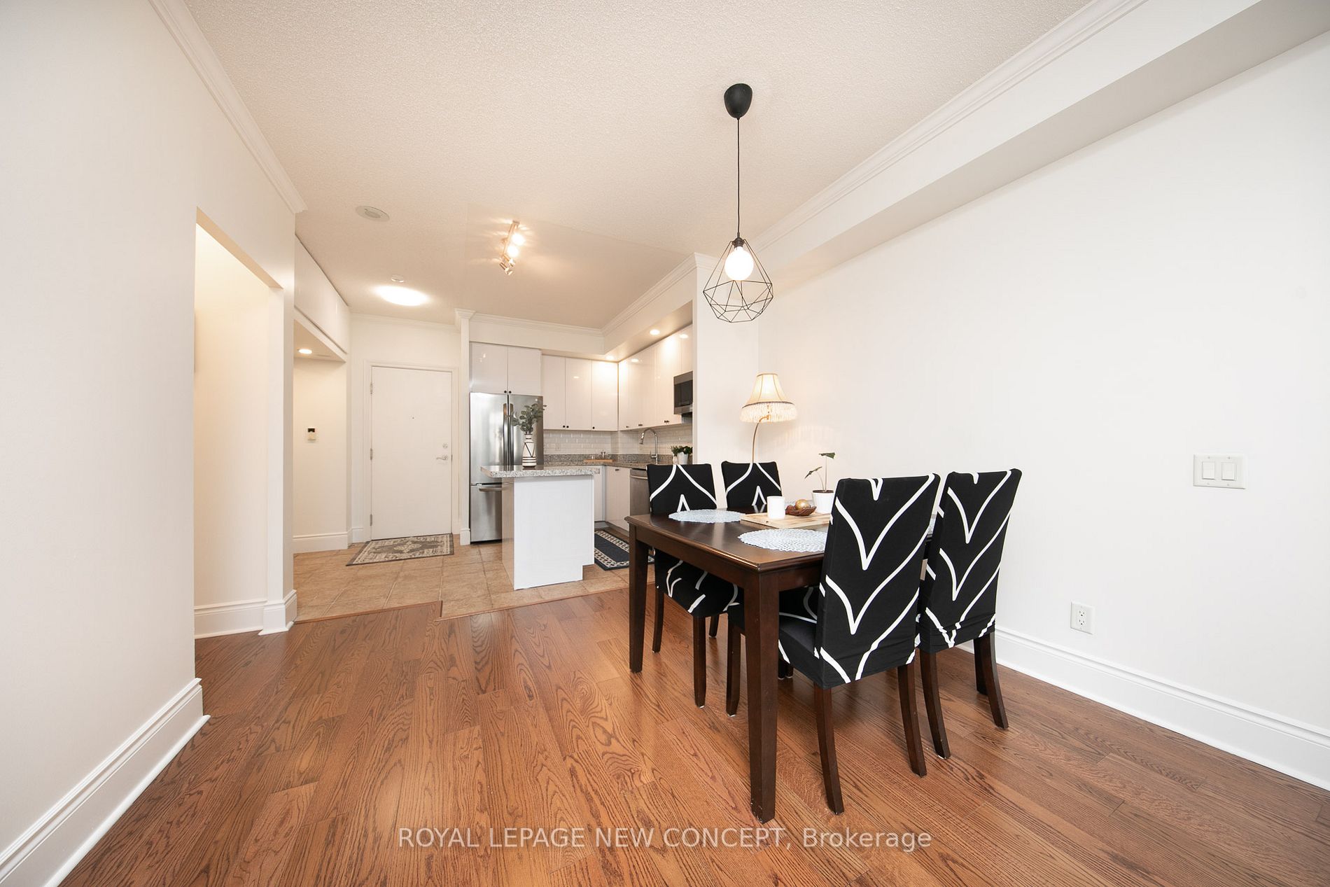 5229 Dundas St W, #1806