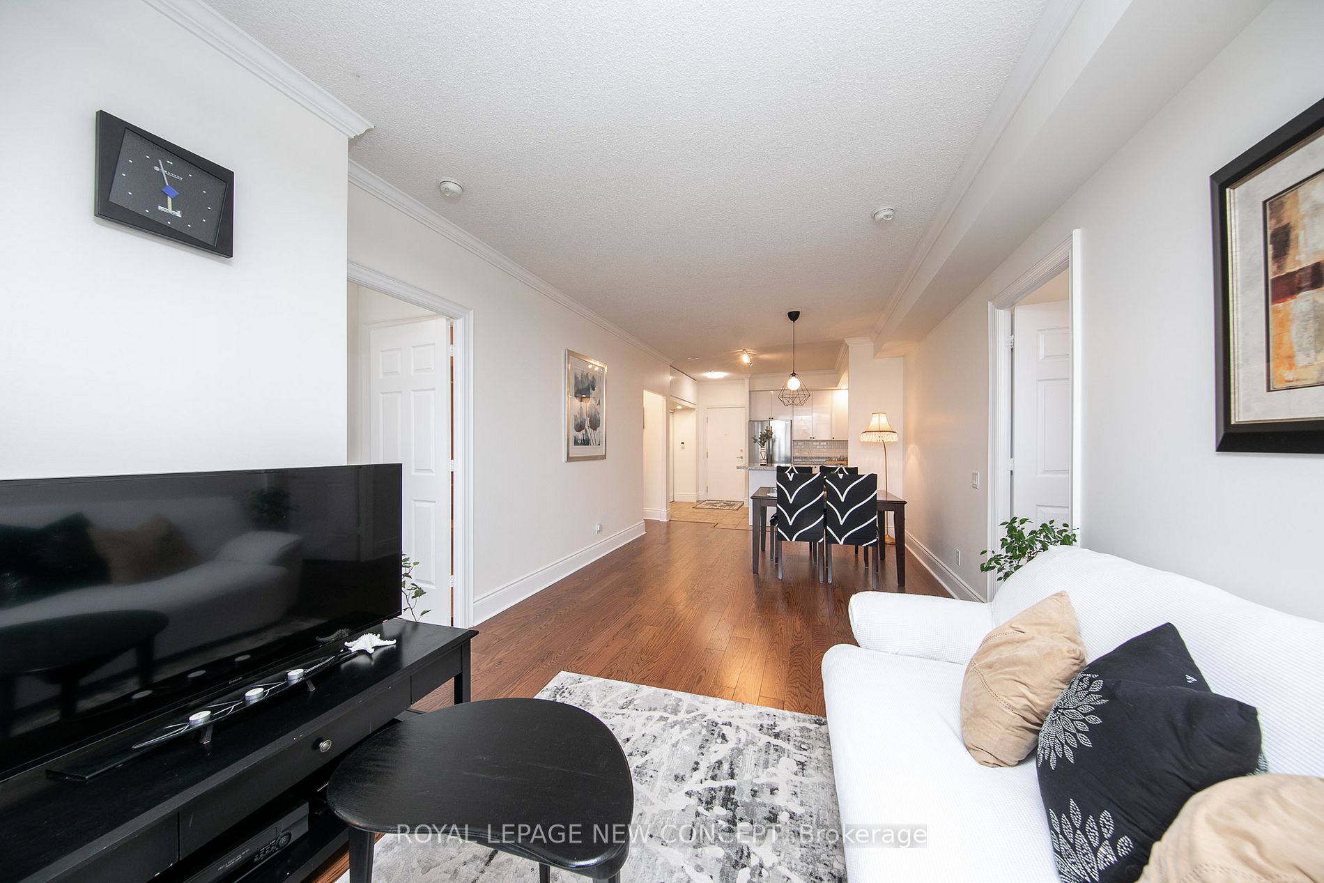 5229 Dundas St W, #1806