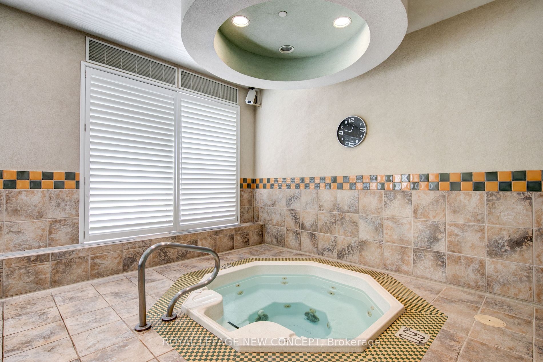 5229 Dundas St W, #1806