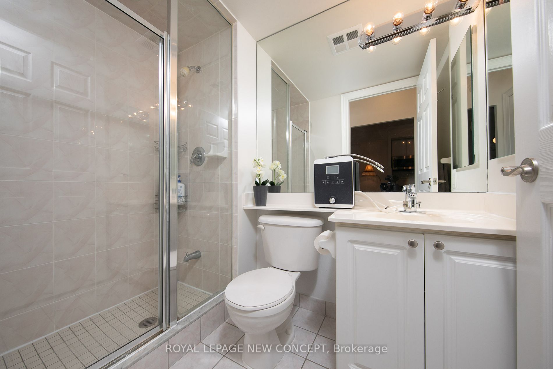 5229 Dundas St W, #1806