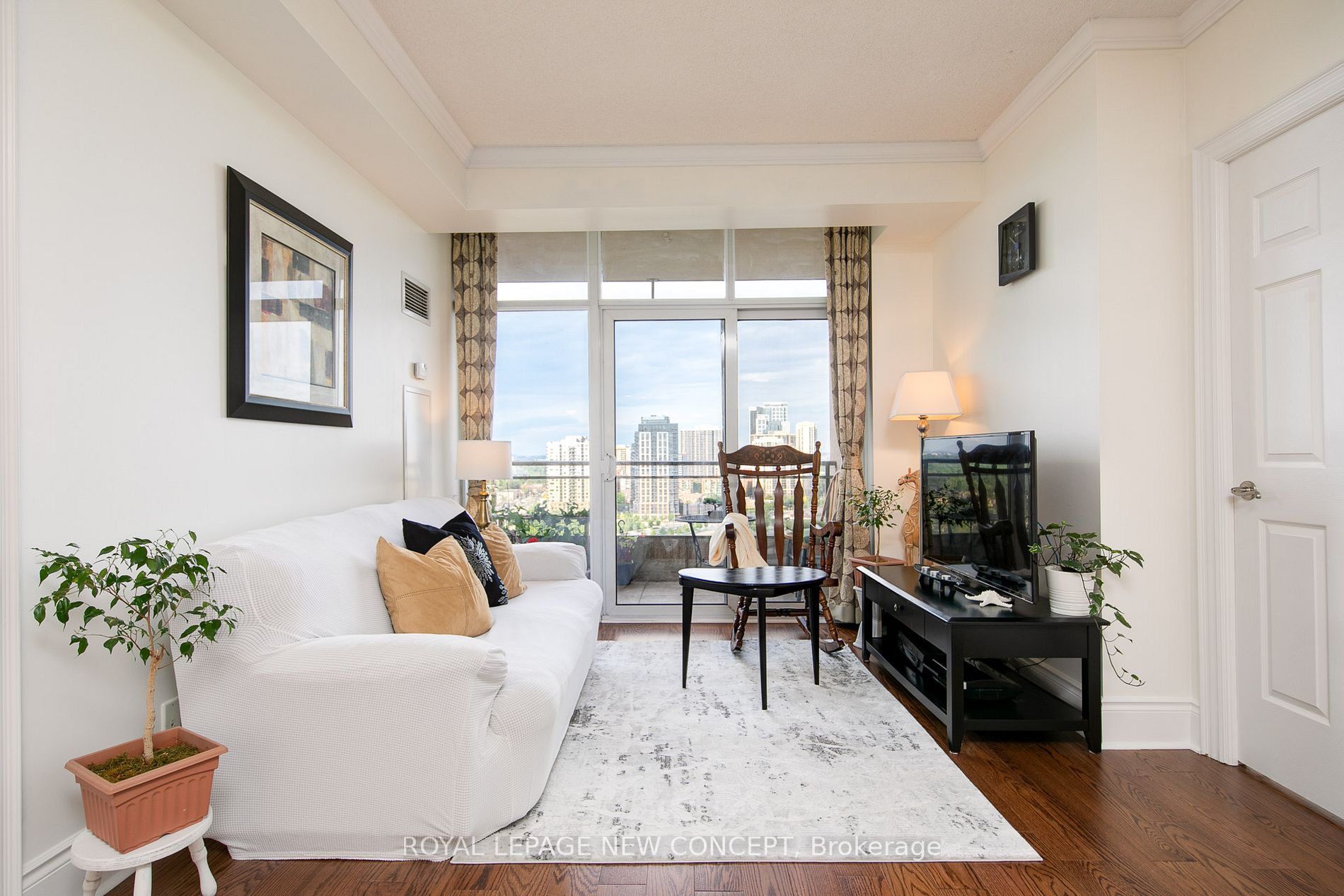 5229 Dundas St W, #1806