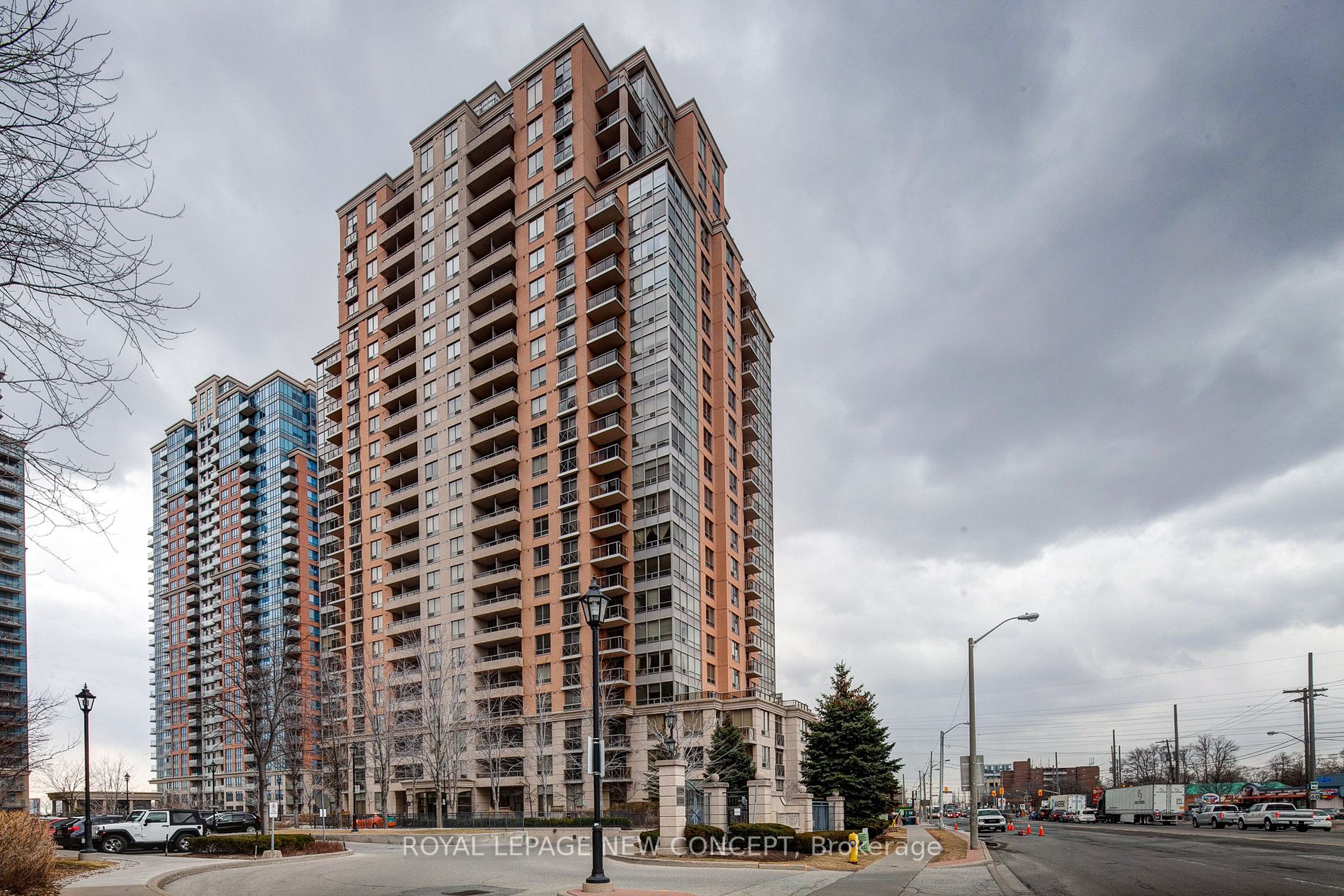 5229 Dundas St W, #1806