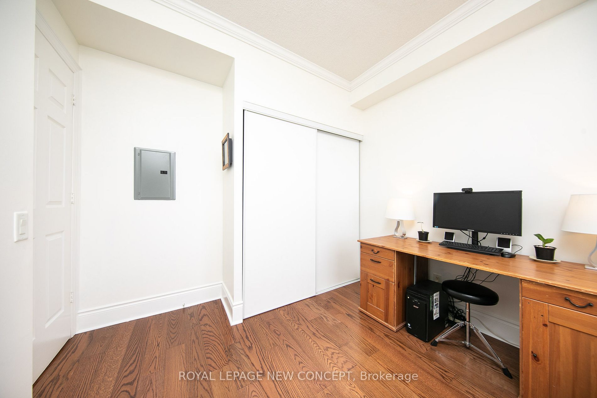 5229 Dundas St W, #1806