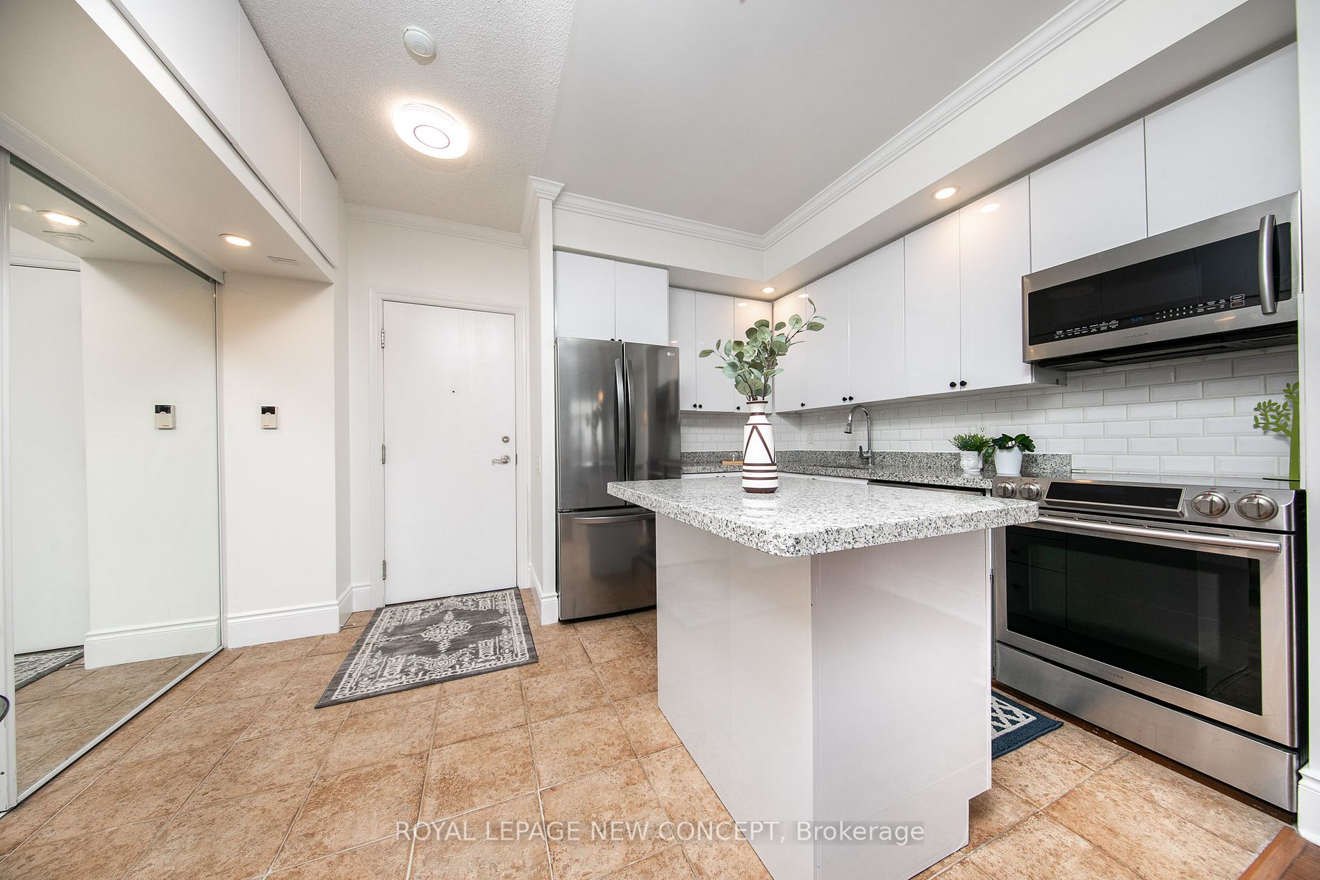 5229 Dundas St W, #1806