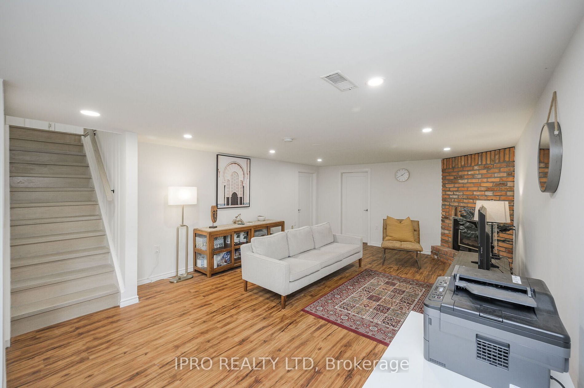 253 Appleby Line