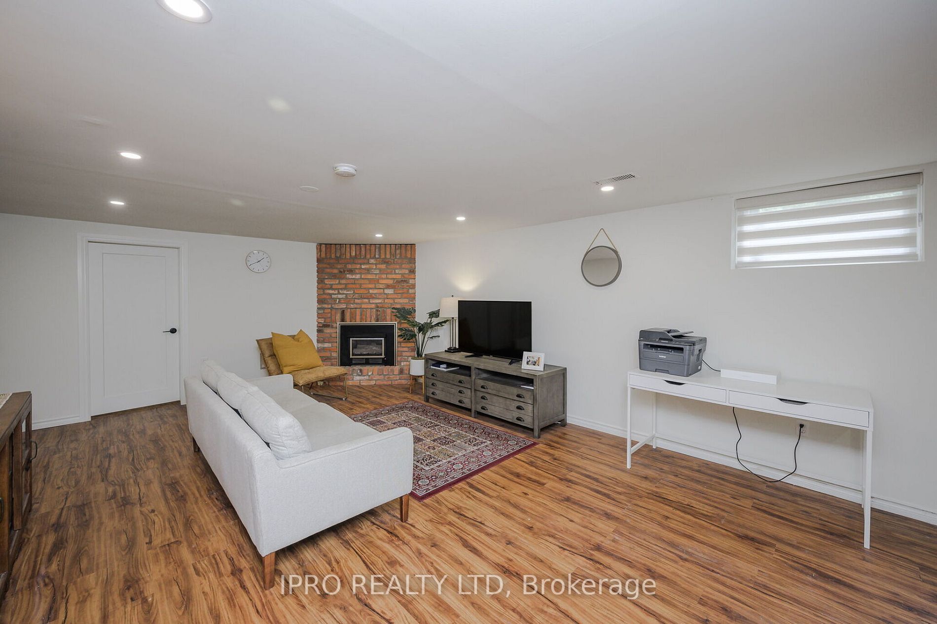 253 Appleby Line