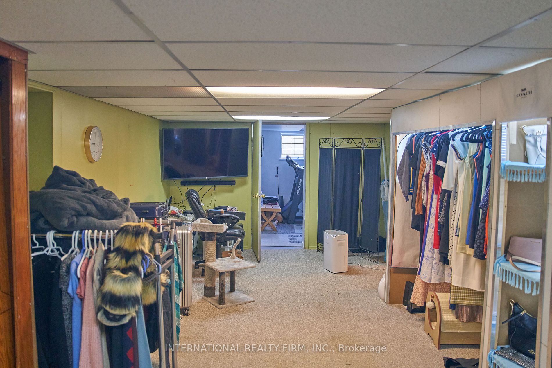 1526 Queen St W