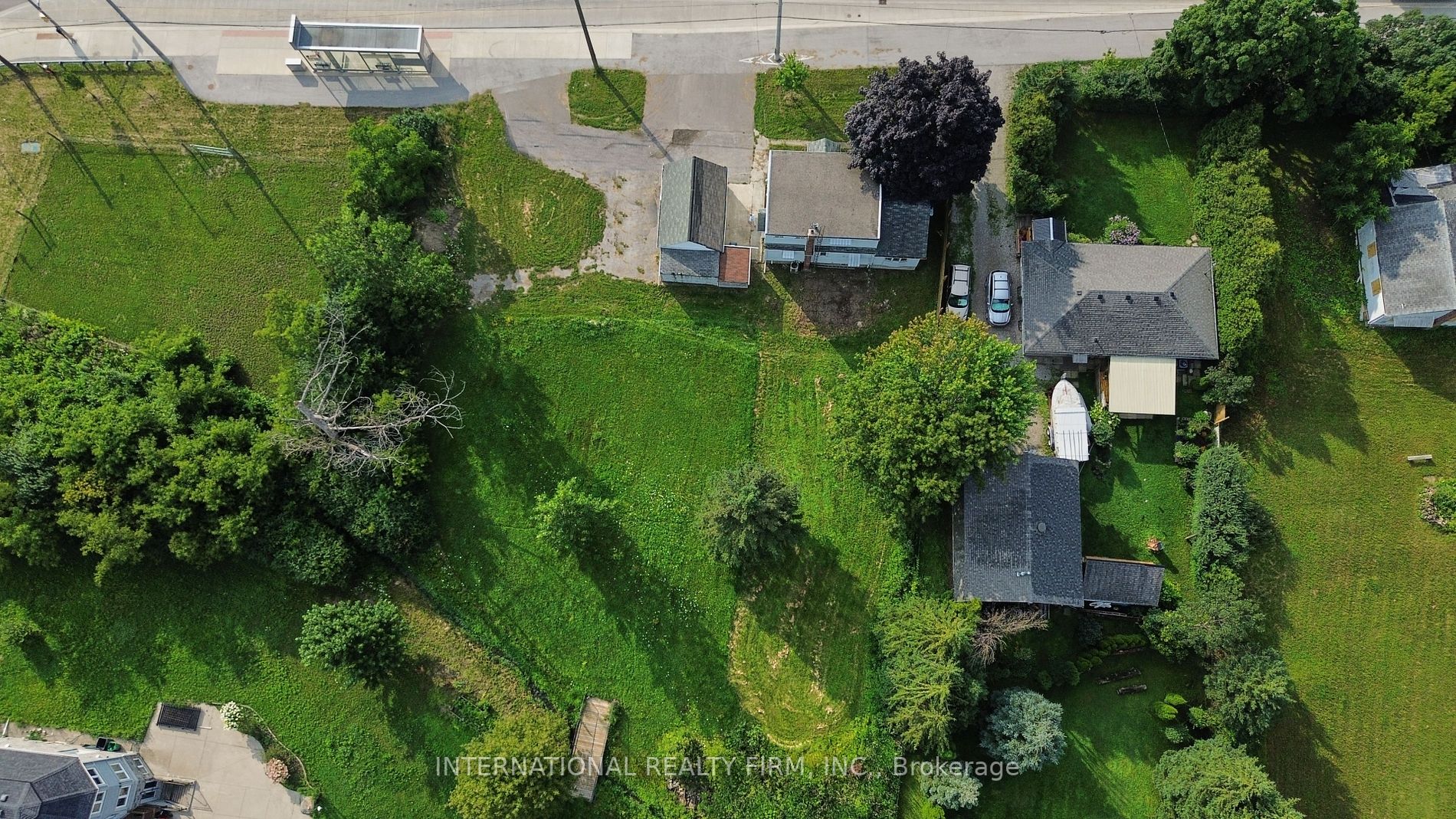1526 Queen St W