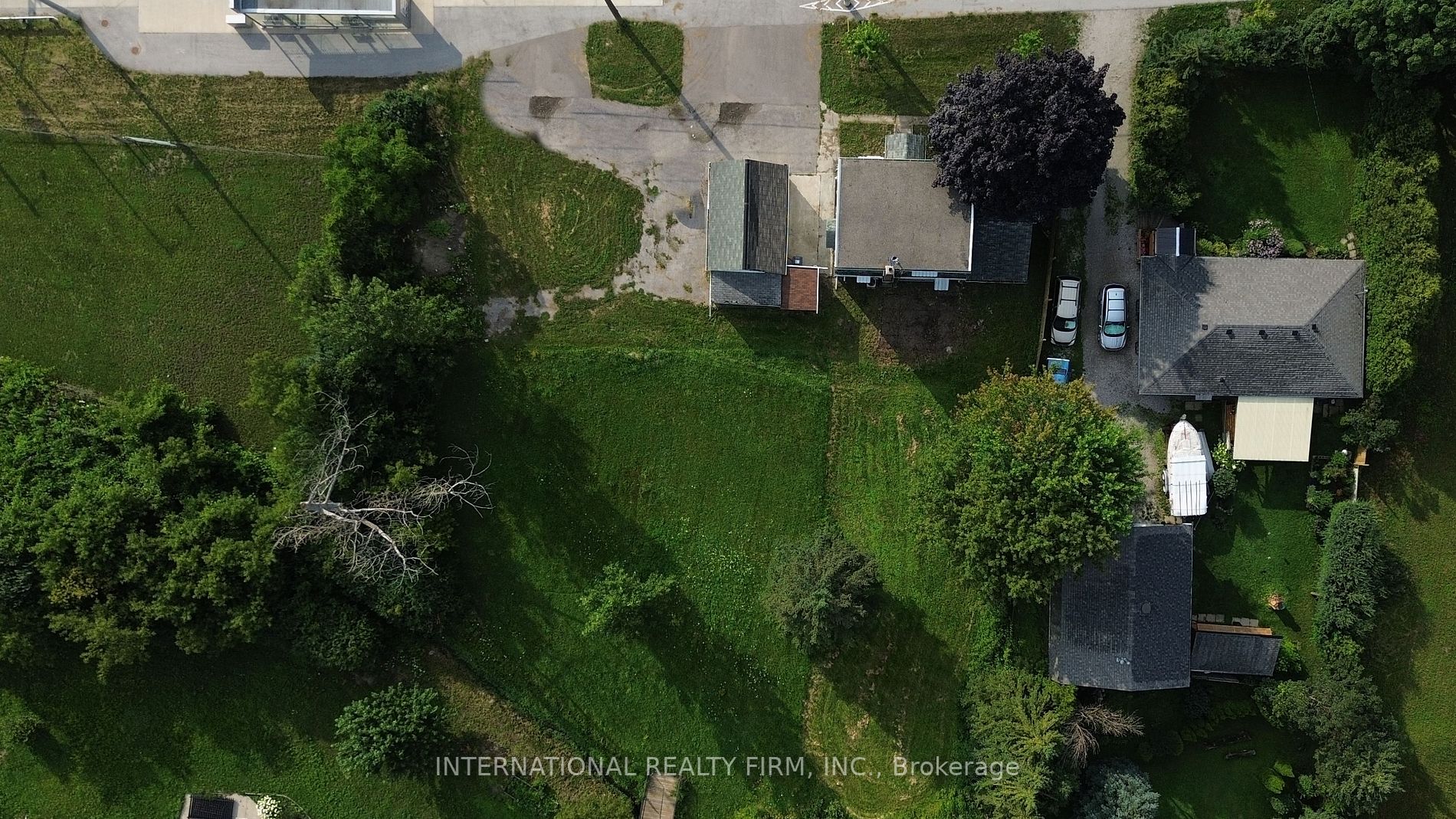 1526 Queen St W