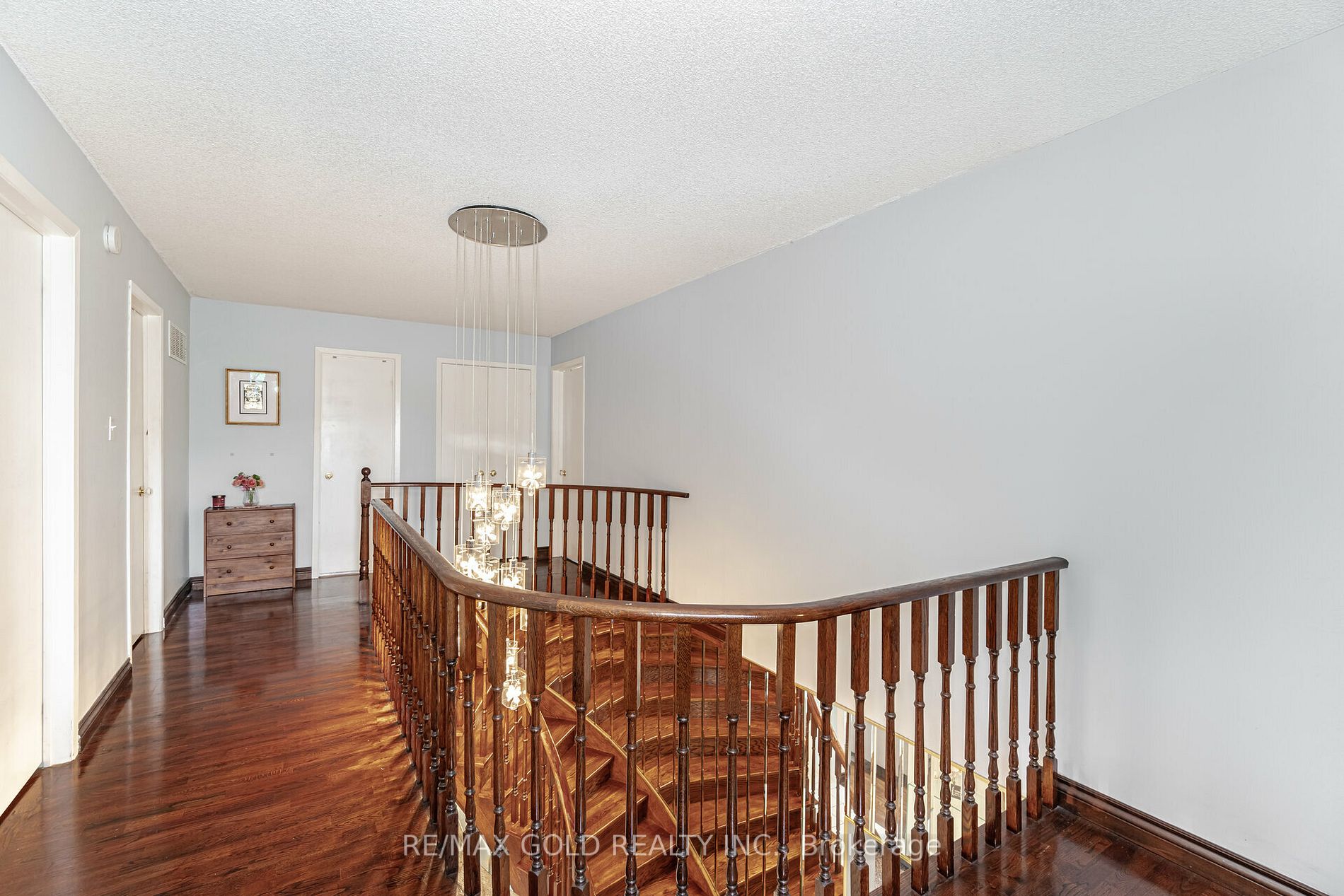 16 Creekview Crt