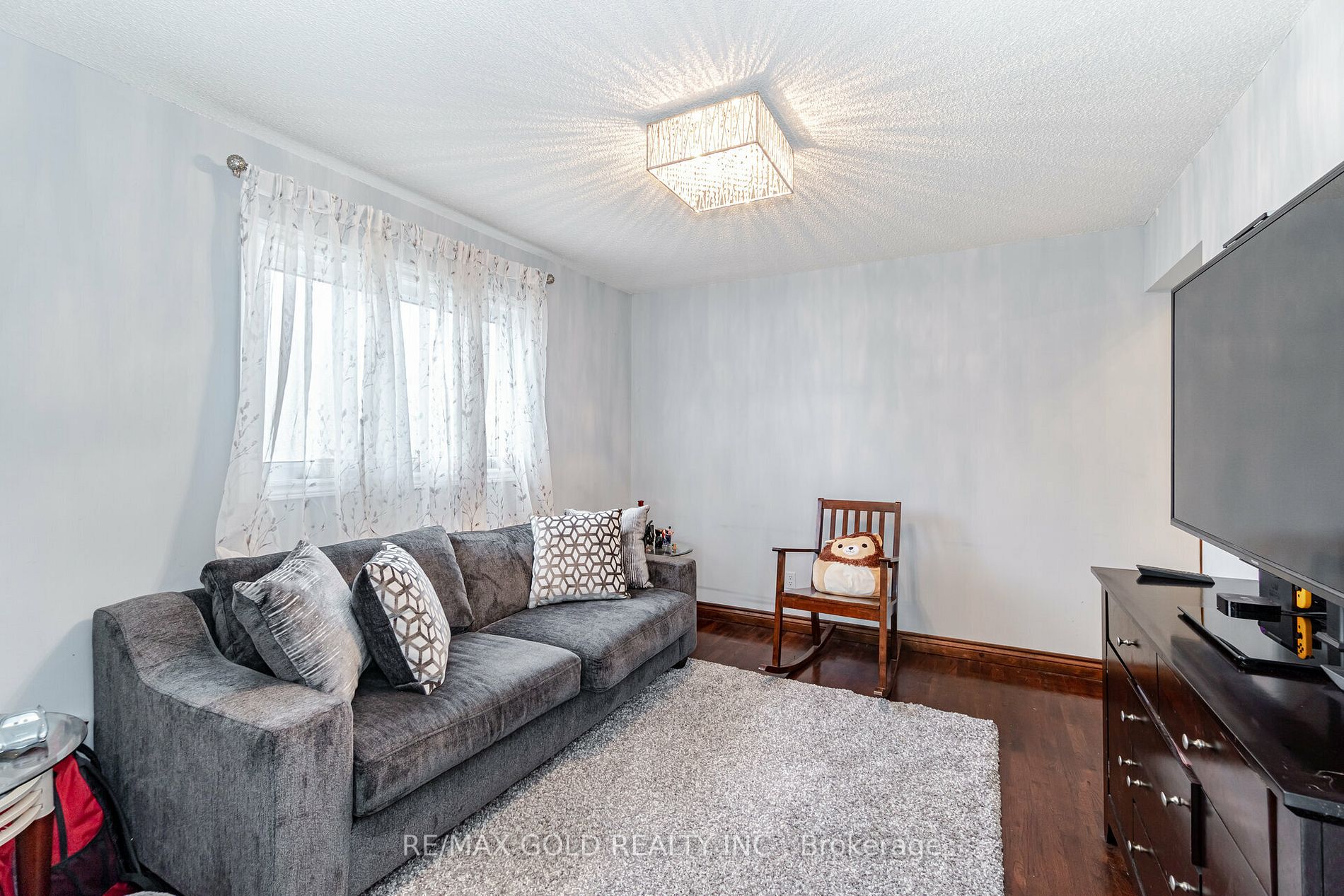 16 Creekview Crt