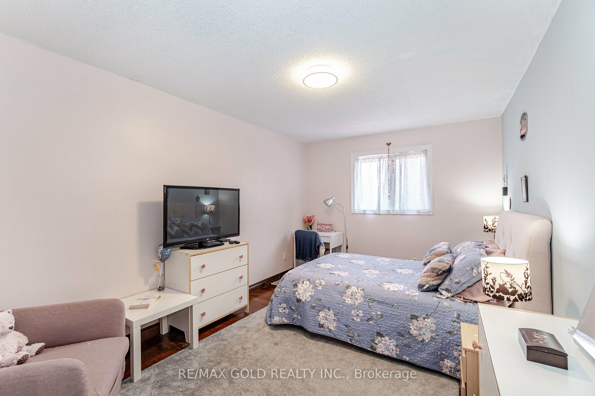 16 Creekview Crt