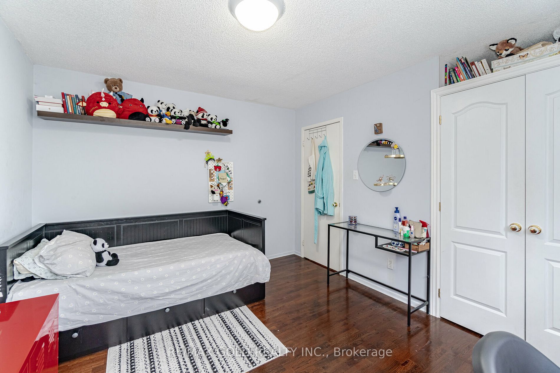 16 Creekview Crt