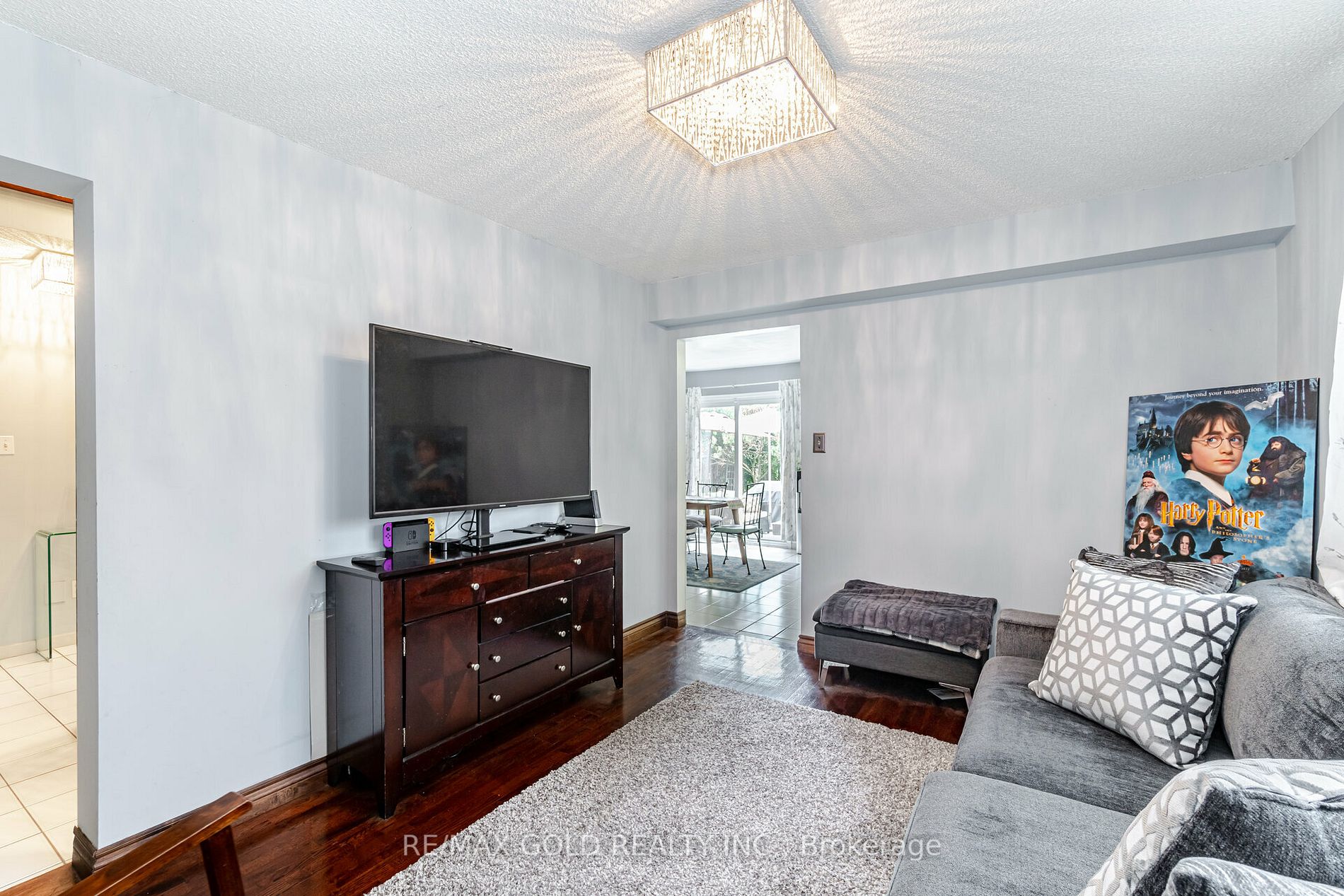 16 Creekview Crt