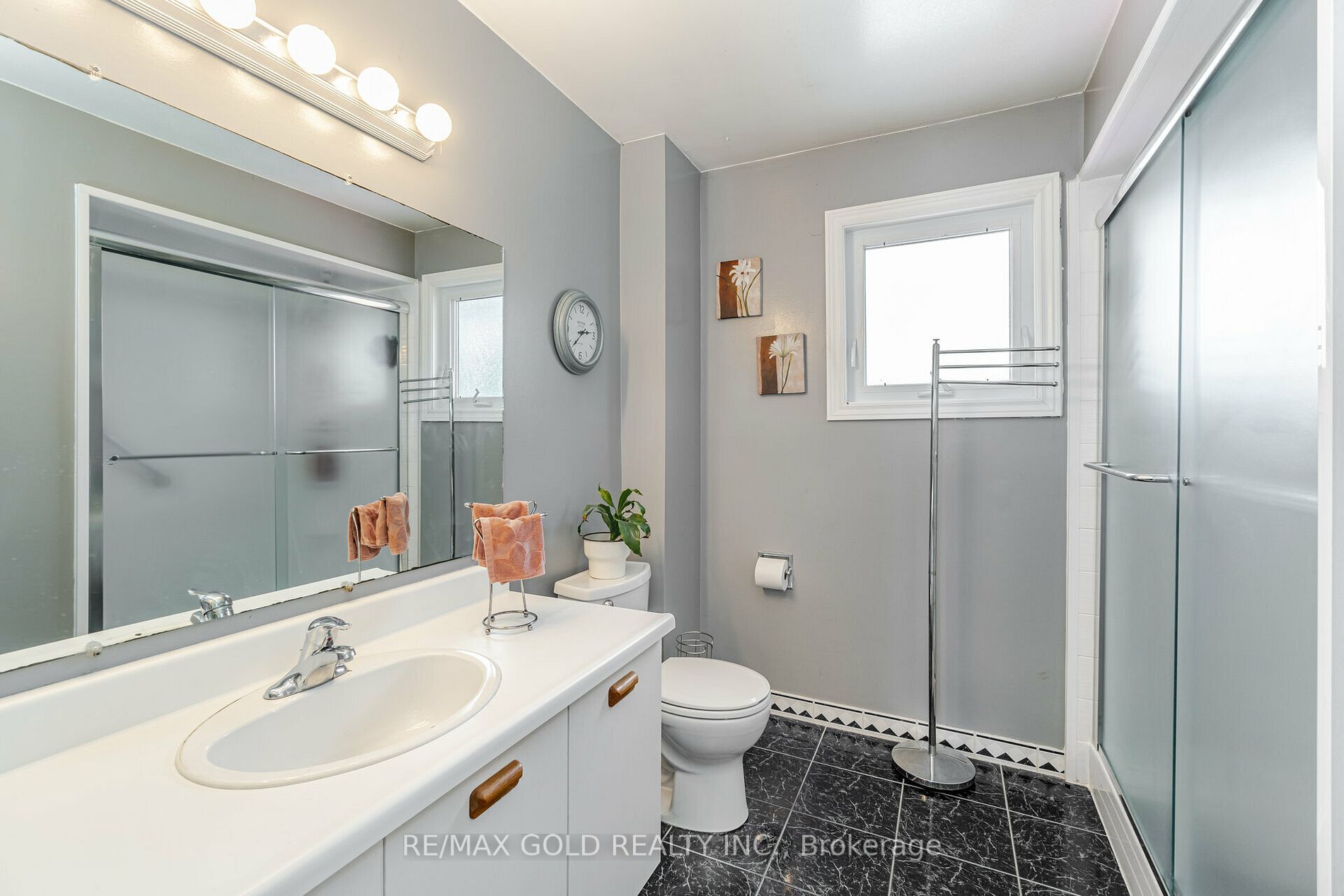 16 Creekview Crt