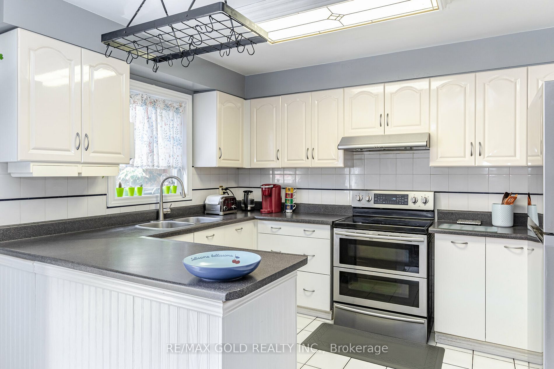 16 Creekview Crt