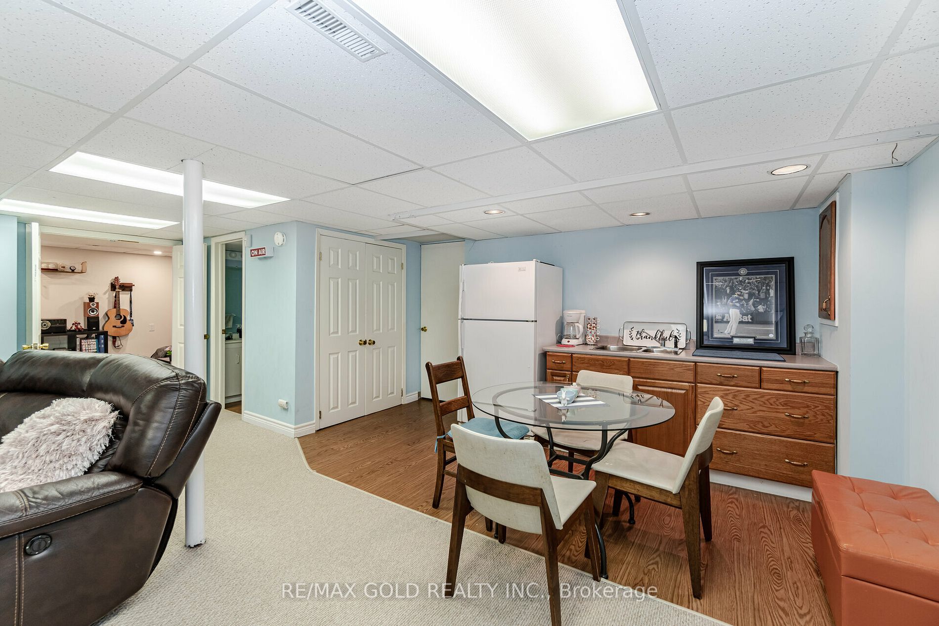 16 Creekview Crt