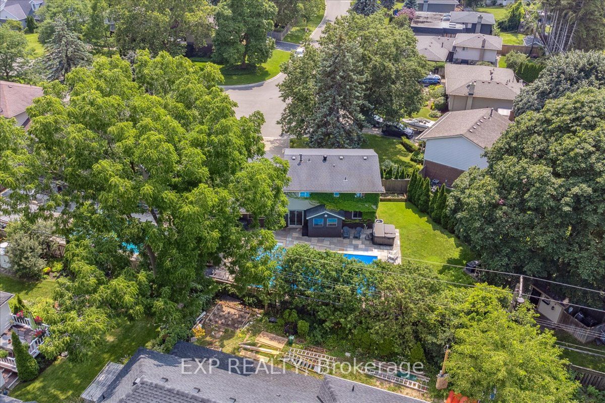 409 Valanna Cres