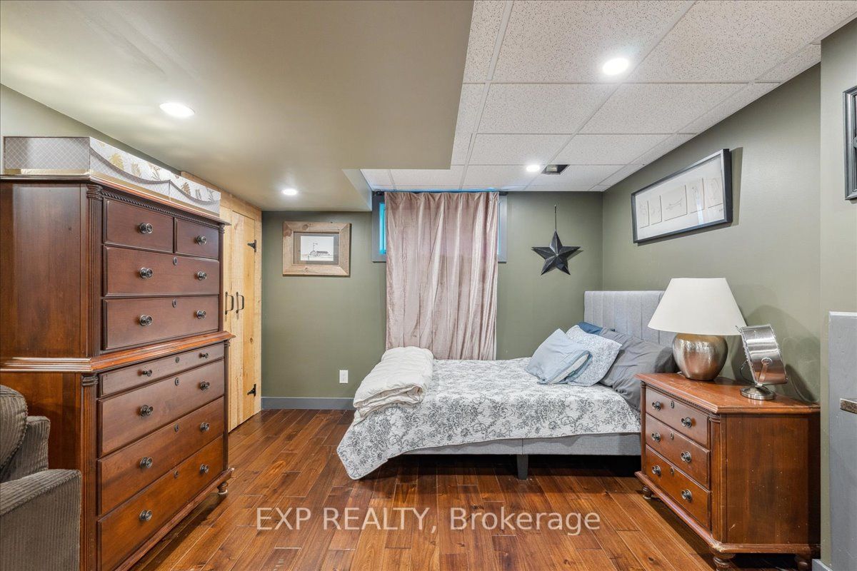 409 Valanna Cres
