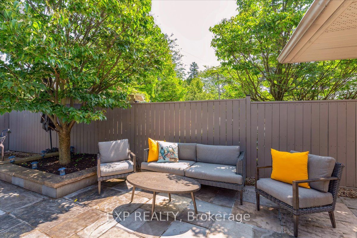 409 Valanna Cres