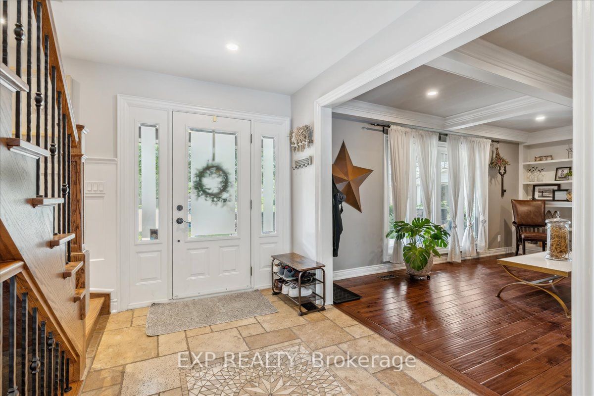 409 Valanna Cres