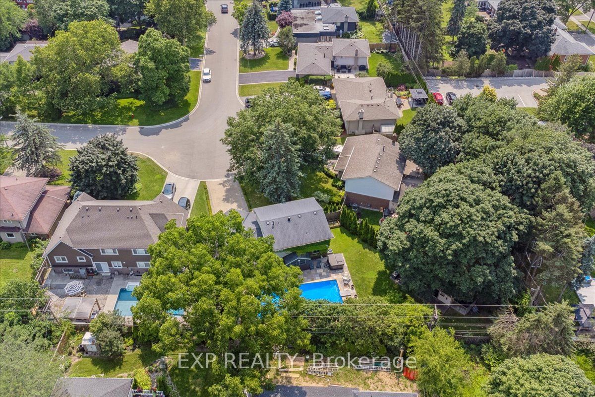 409 Valanna Cres