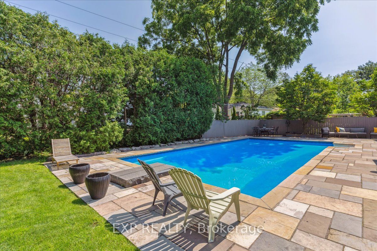 409 Valanna Cres