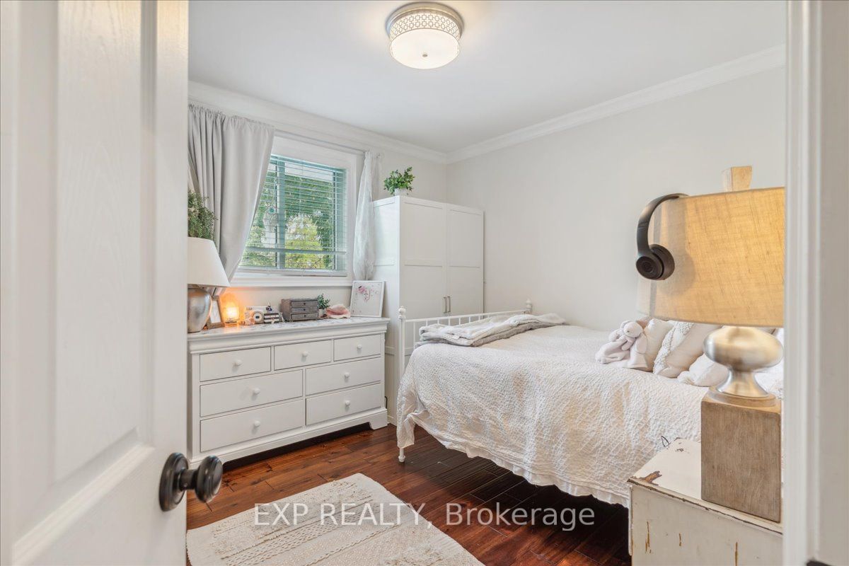 409 Valanna Cres