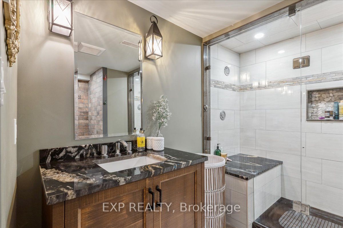 409 Valanna Cres
