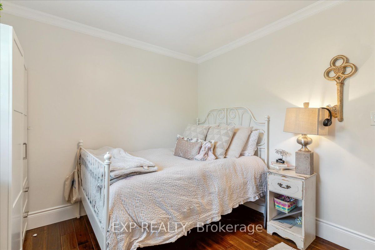 409 Valanna Cres