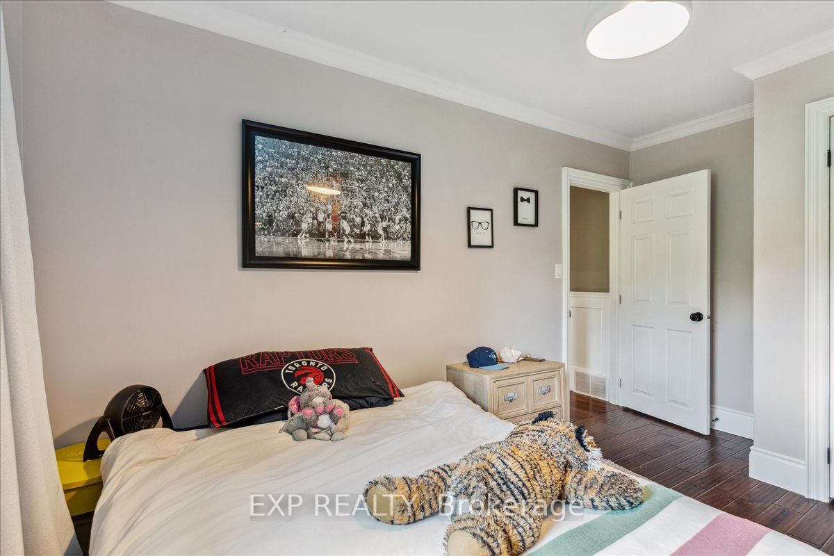 409 Valanna Cres