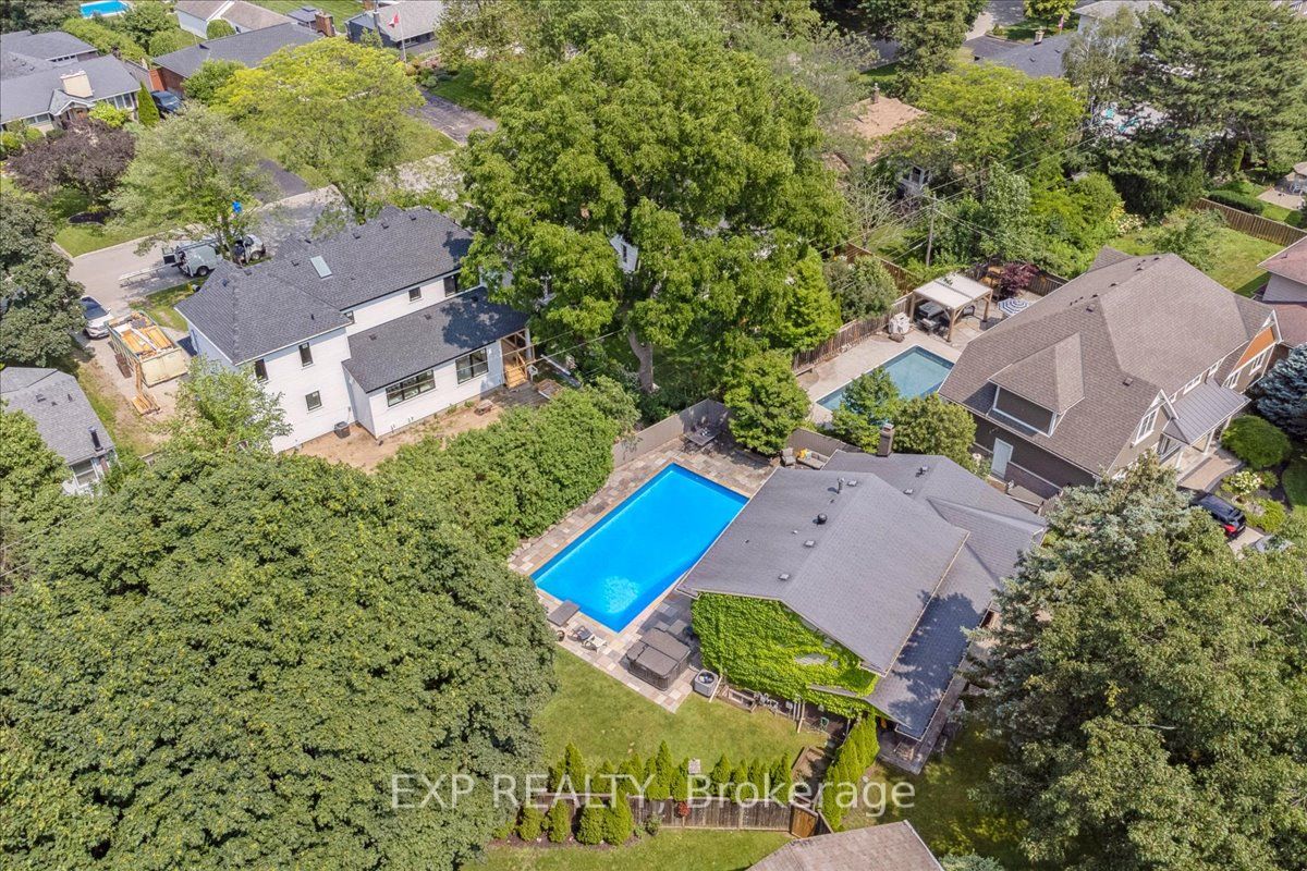 409 Valanna Cres