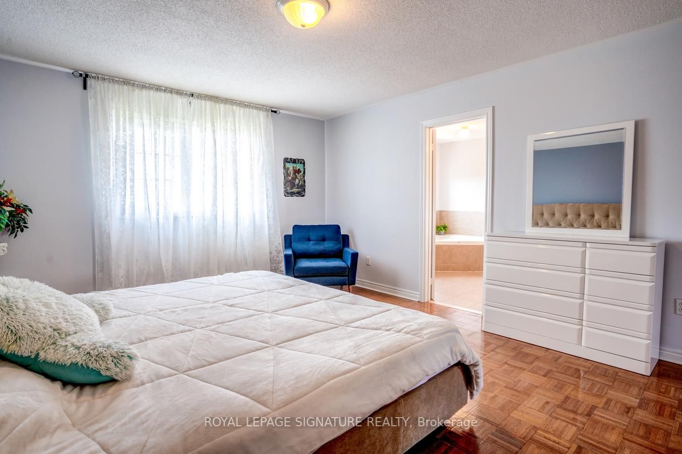 34 Modesto Cres N