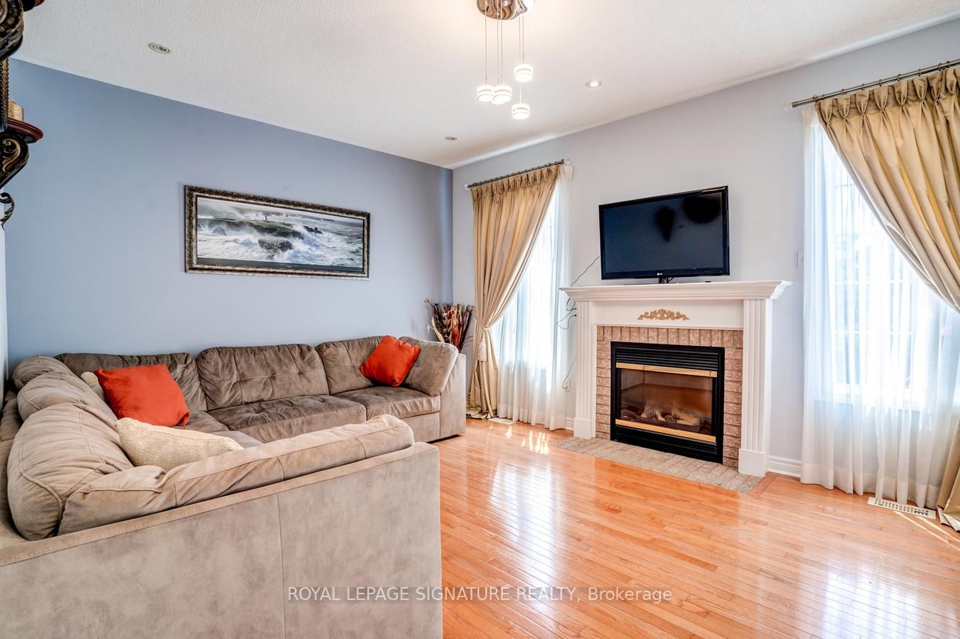 34 Modesto Cres N