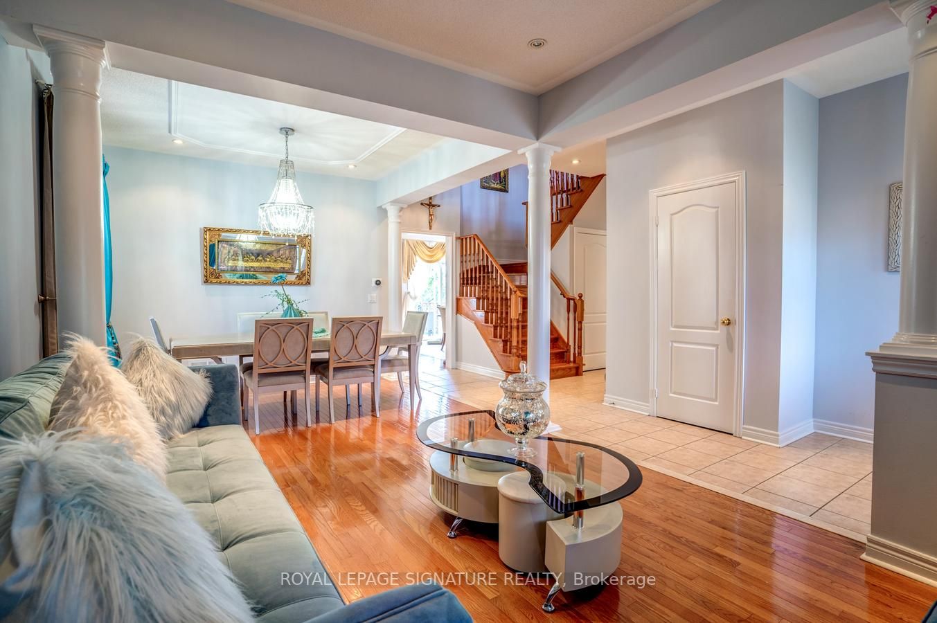 34 Modesto Cres N