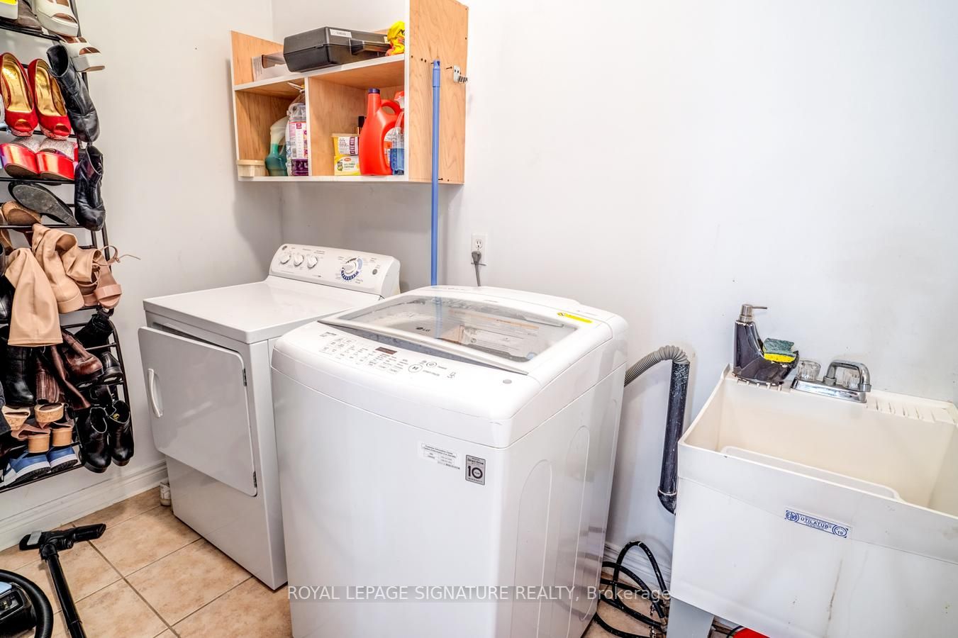 34 Modesto Cres N