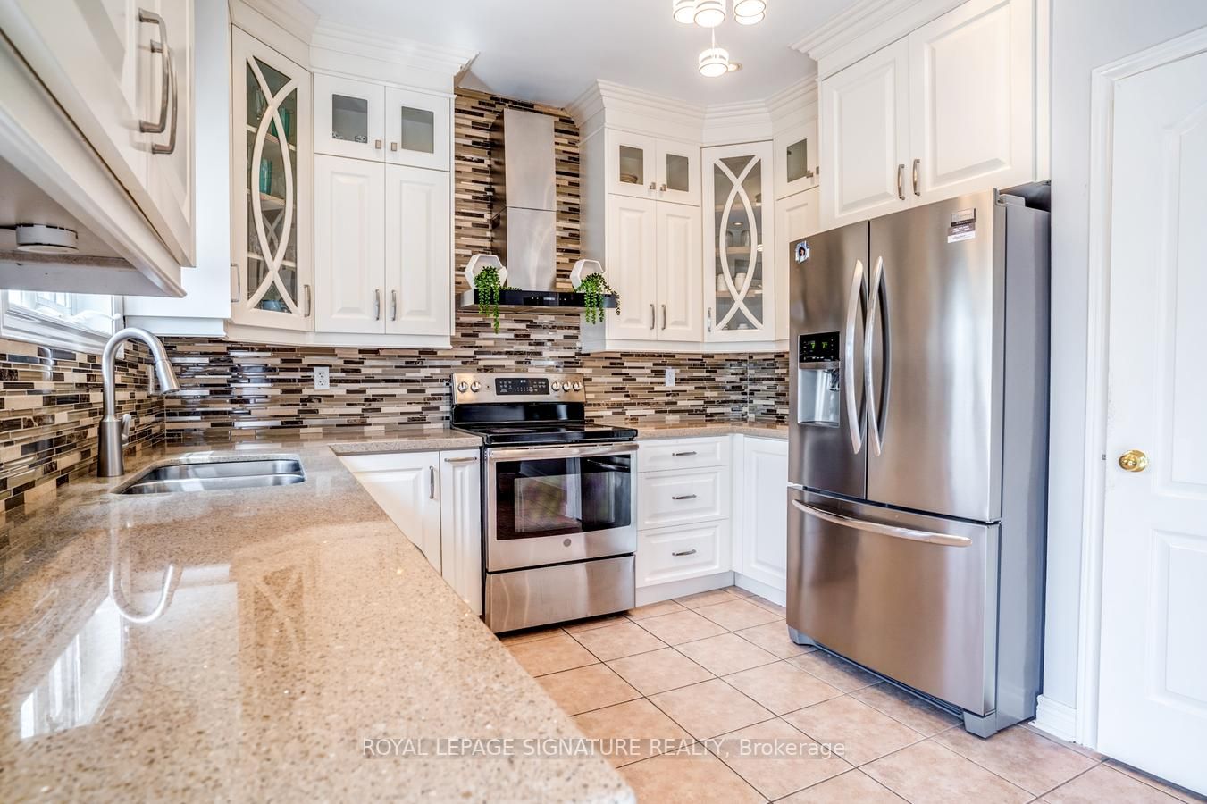 34 Modesto Cres N