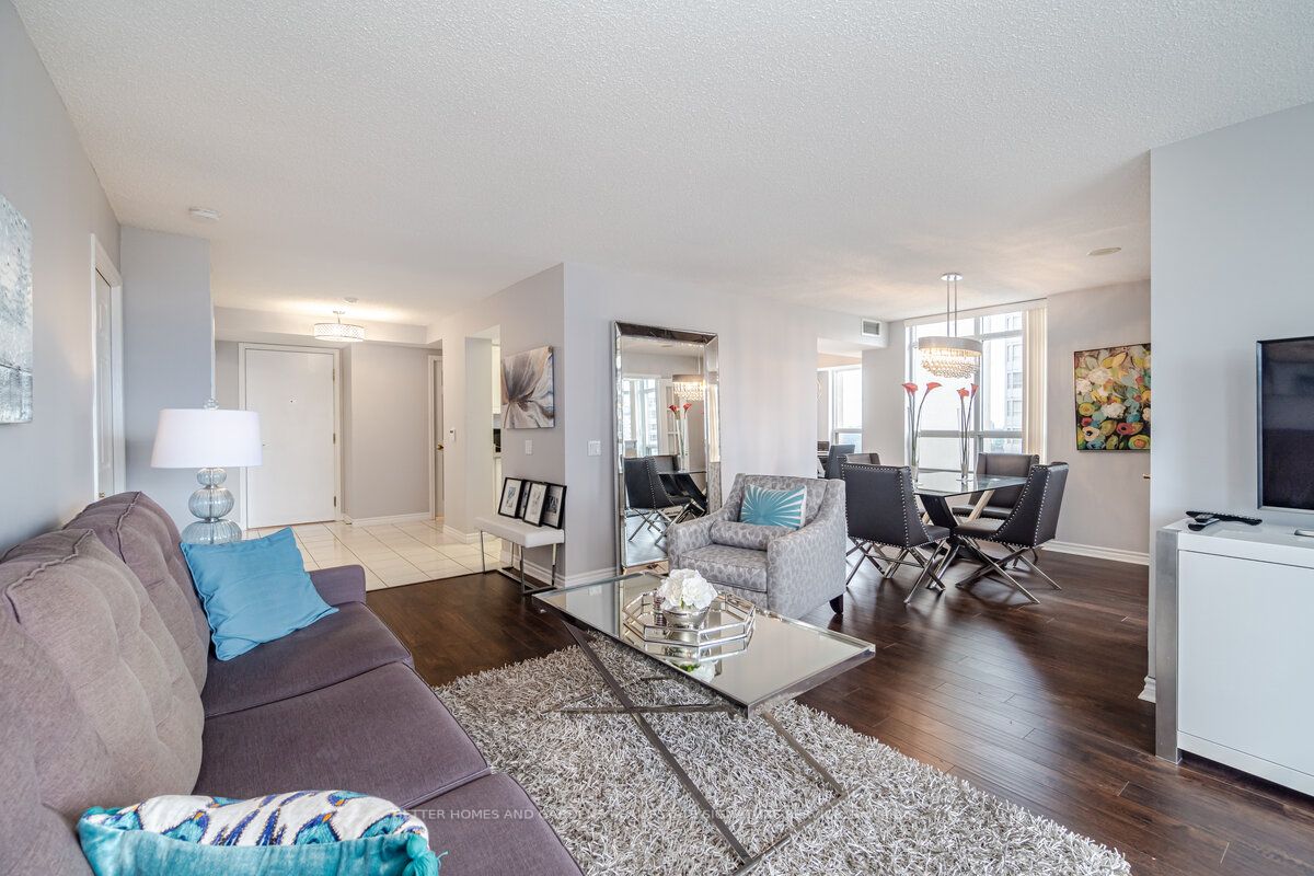 35 Kingsbridge Gardens Circ, #2012