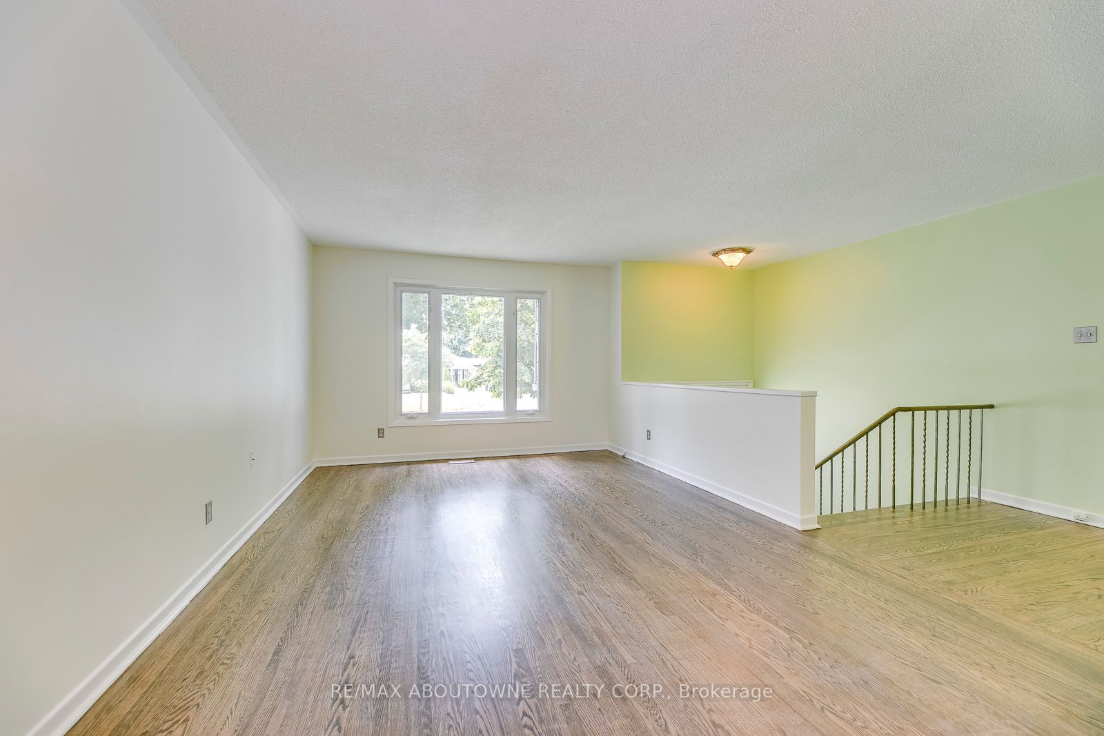 2380 Wyandotte Dr