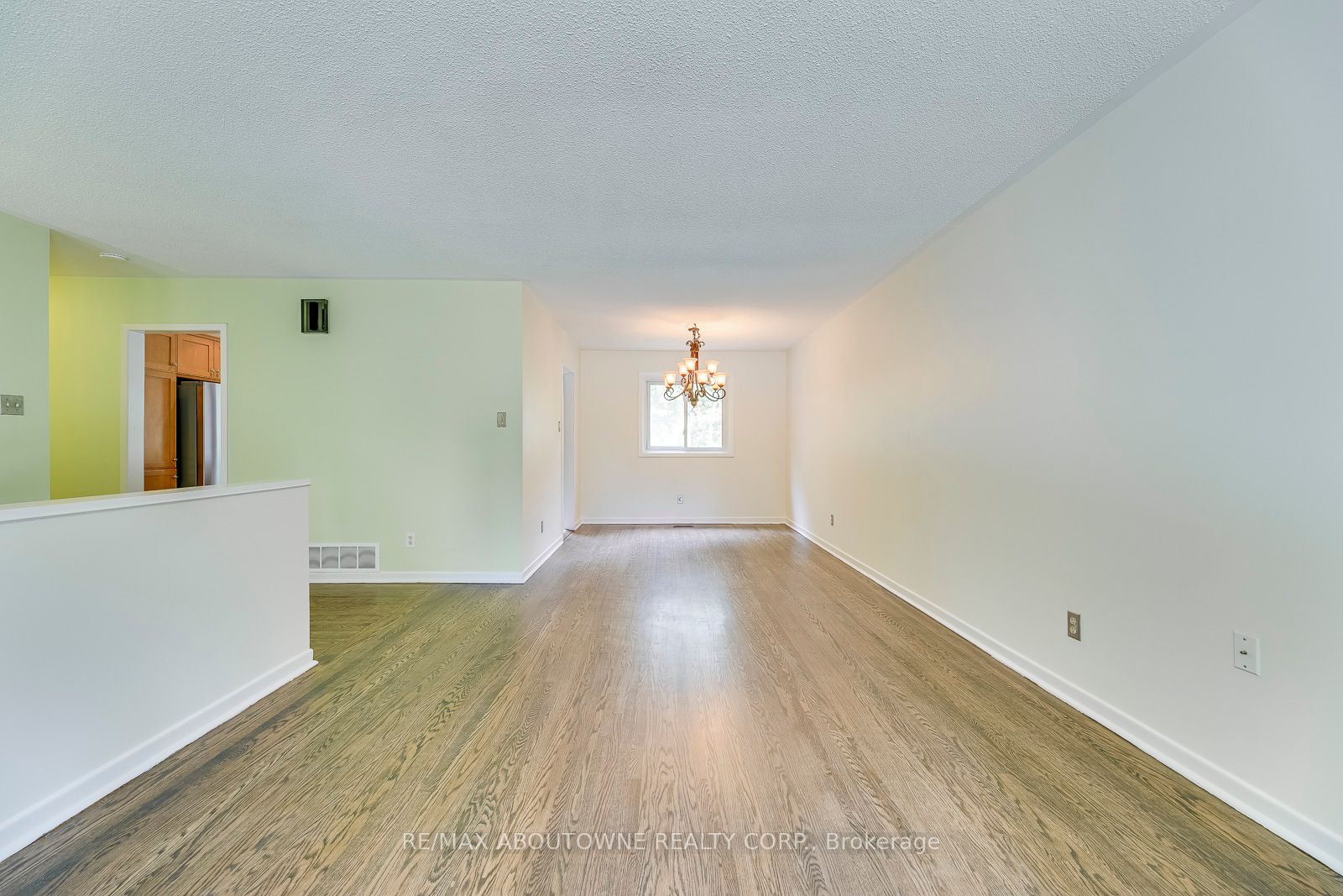 2380 Wyandotte Dr