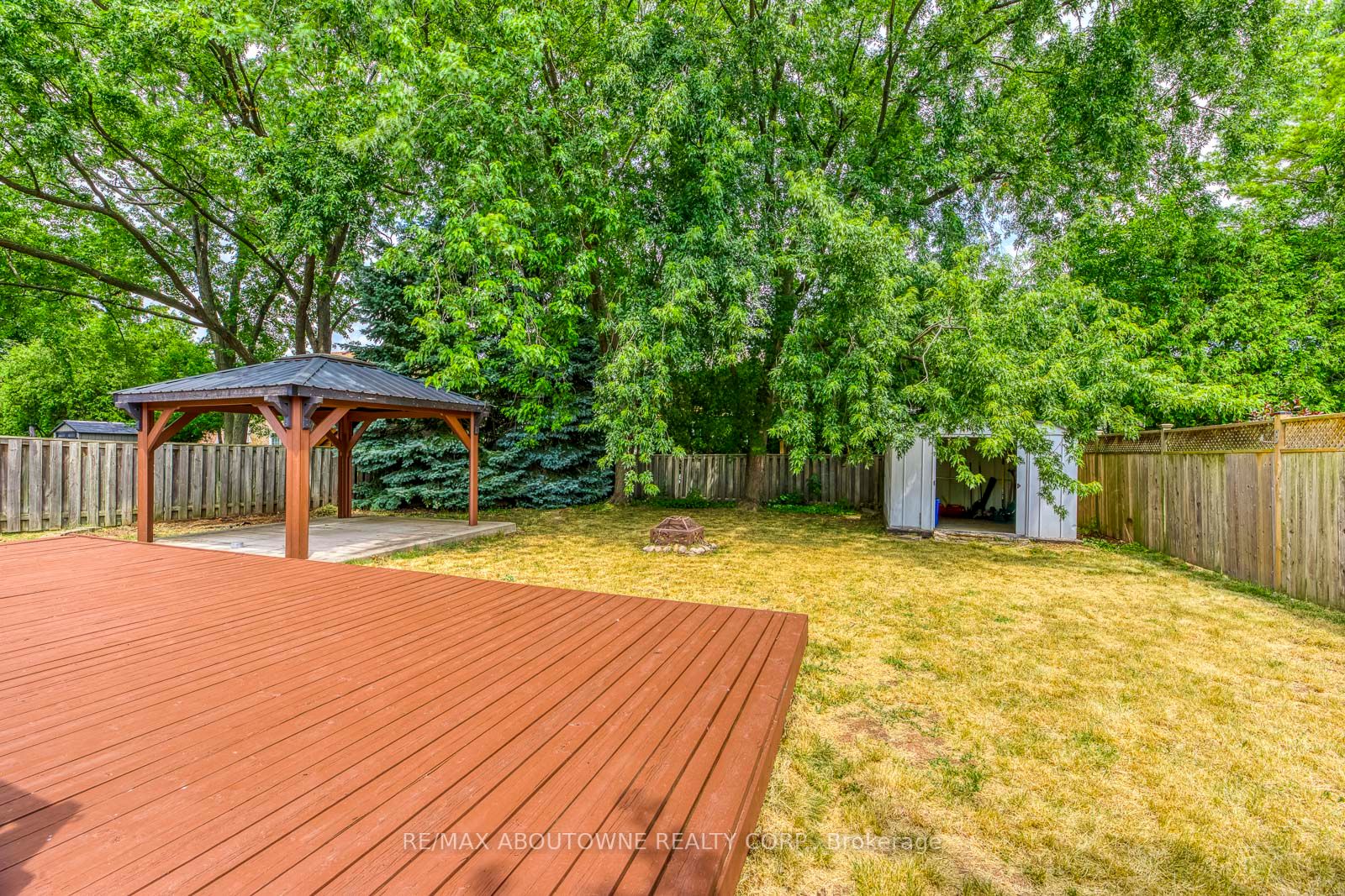 2380 Wyandotte Dr