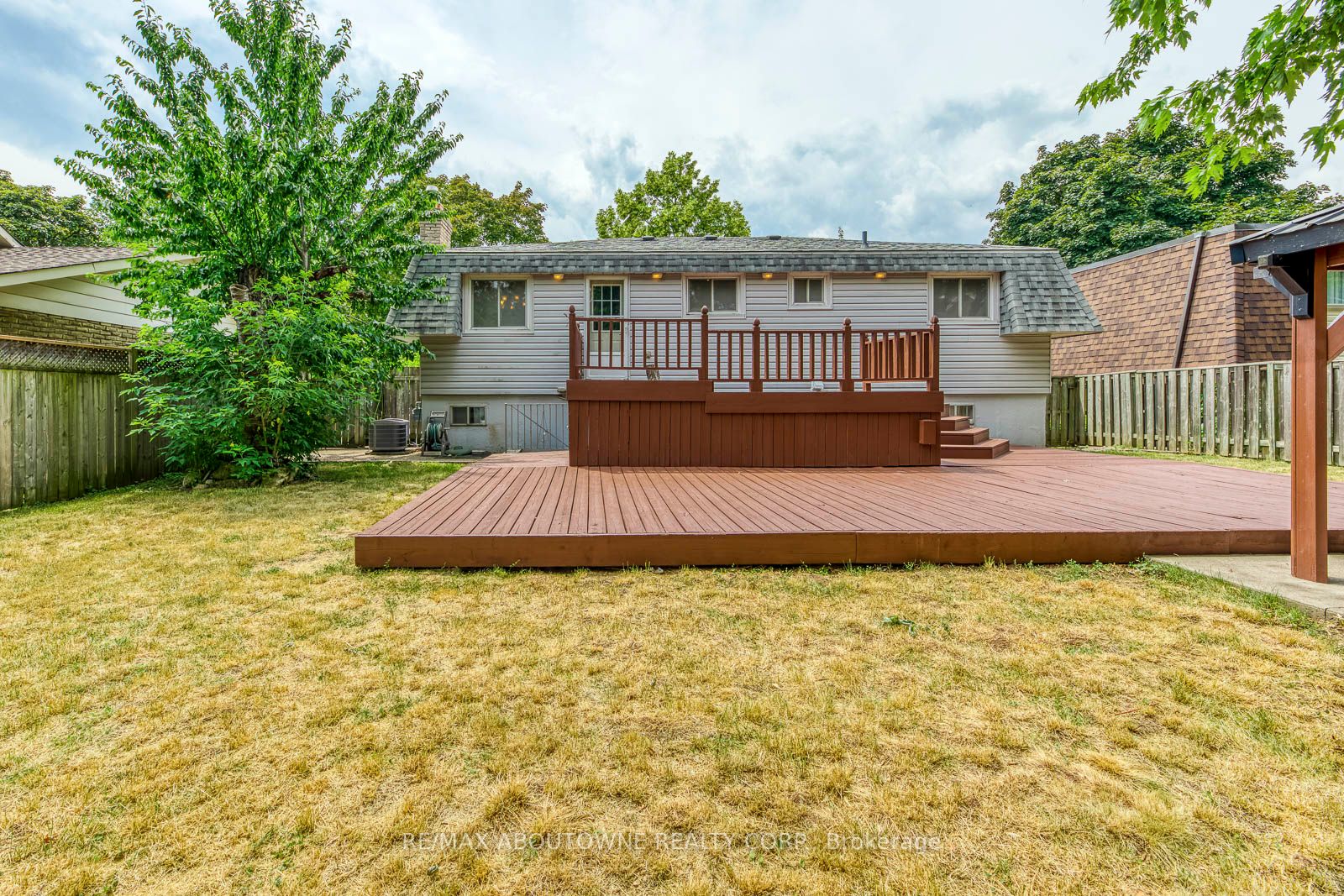 2380 Wyandotte Dr