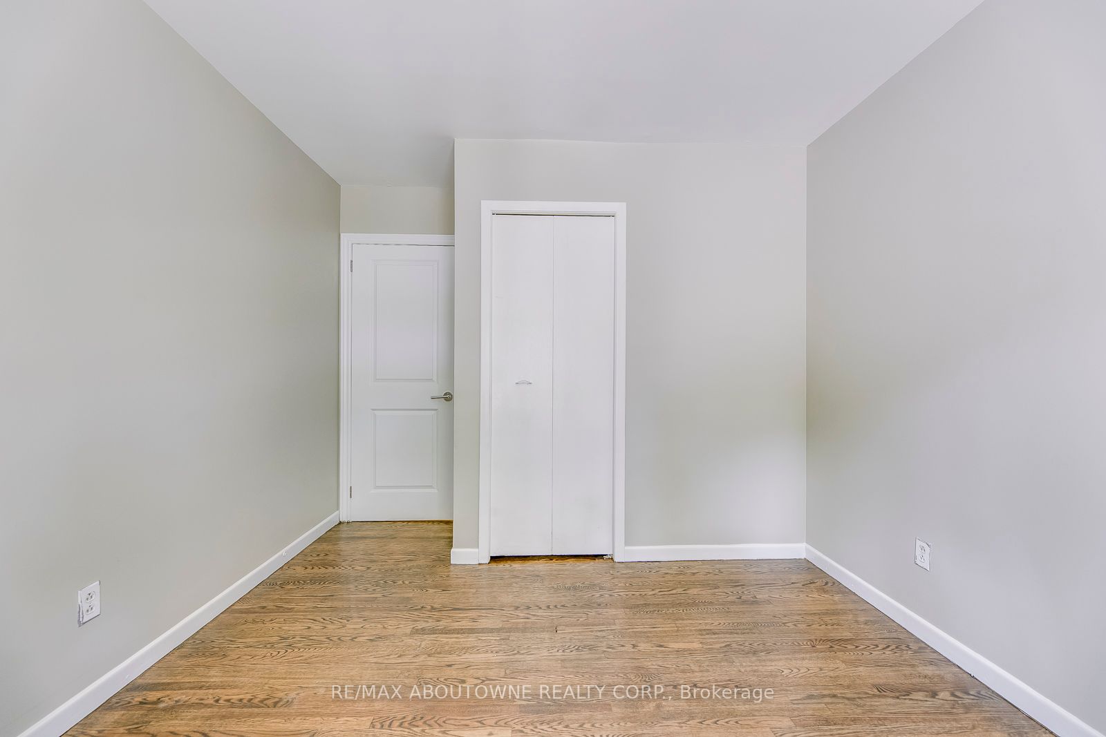 2380 Wyandotte Dr