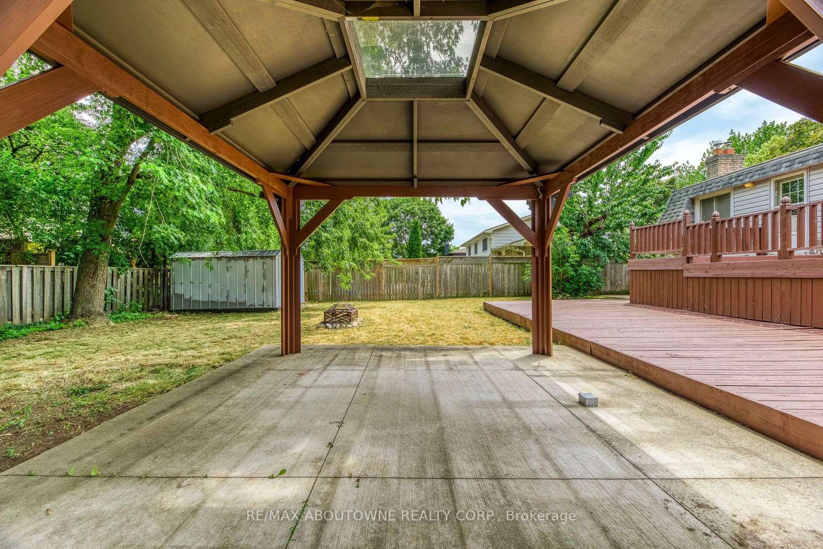 2380 Wyandotte Dr
